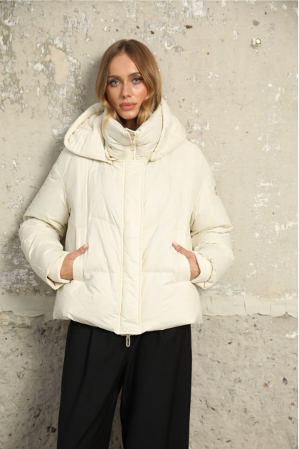 Short women's down jacket