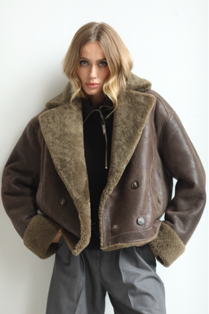 Short sheepskin coat of chocolate color