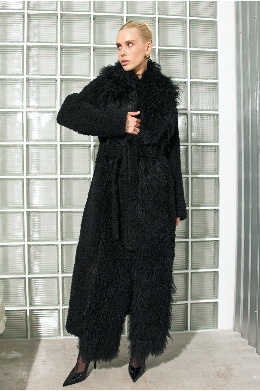 Long double-sided sheepskin coat with llama fur in black