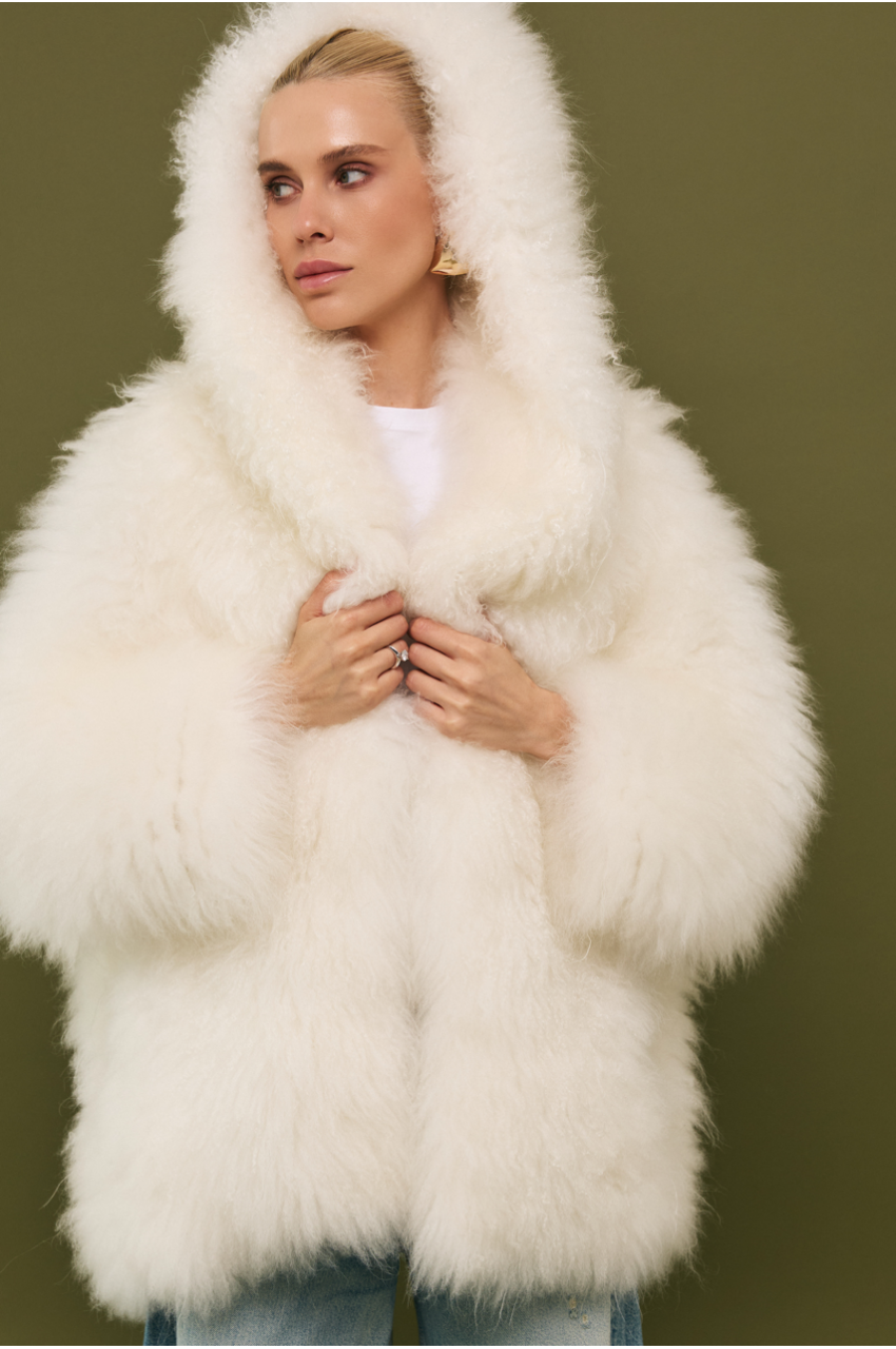 Natural cashmere goat fur coat in white