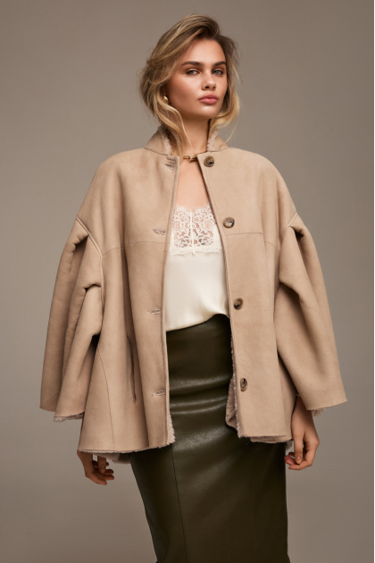 Loose-fitting beige suede sheepskin coat
