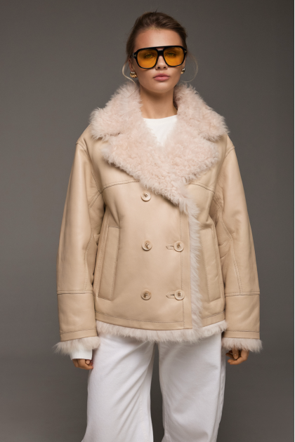 Beige sheepskin coat made of natural sheepskin