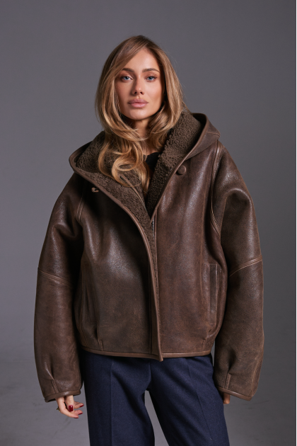 Short sheepskin coat with hood