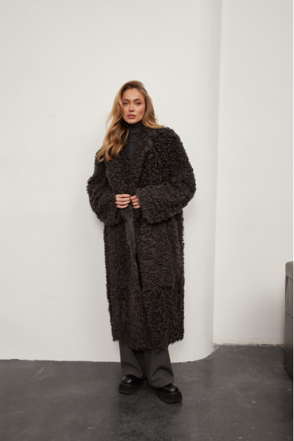 Curly sheepskin coat in the color of brown