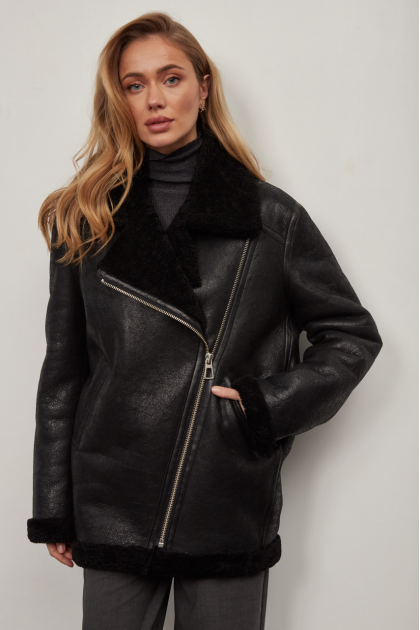 Black sheepskin coat in VINTAGE style