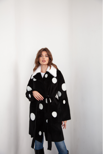 Sheepskin coat with a pea print