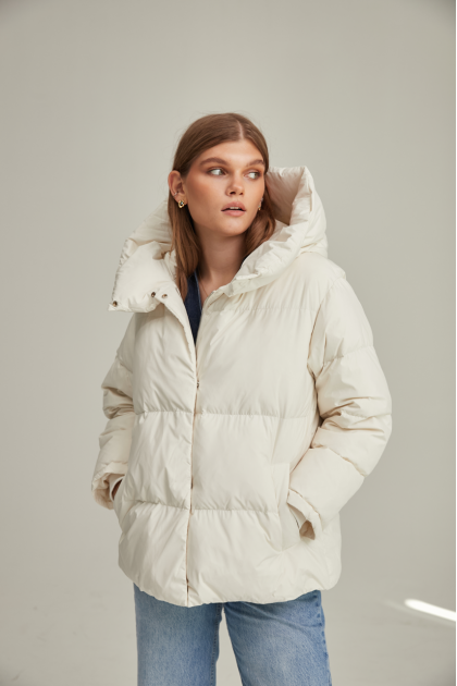 Short white down jacket