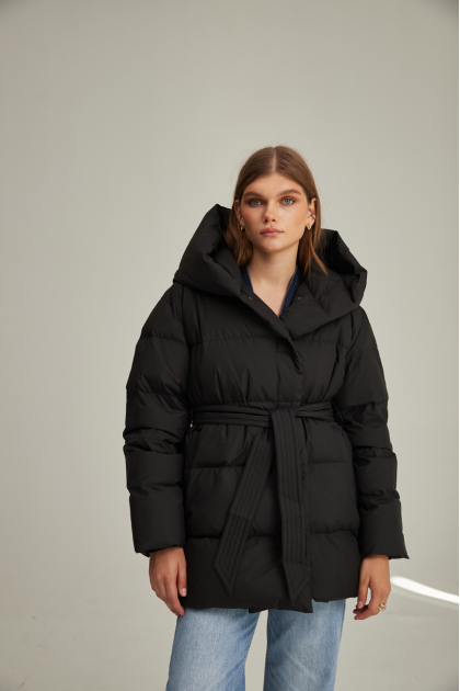 Short black down jacket