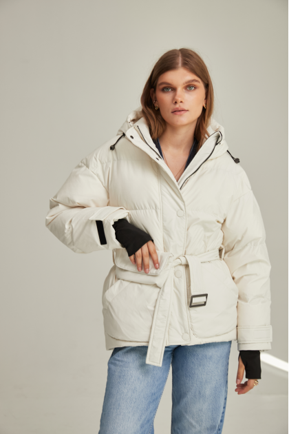 Short down jacket of milk color