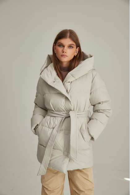 Short down jacket with a belt