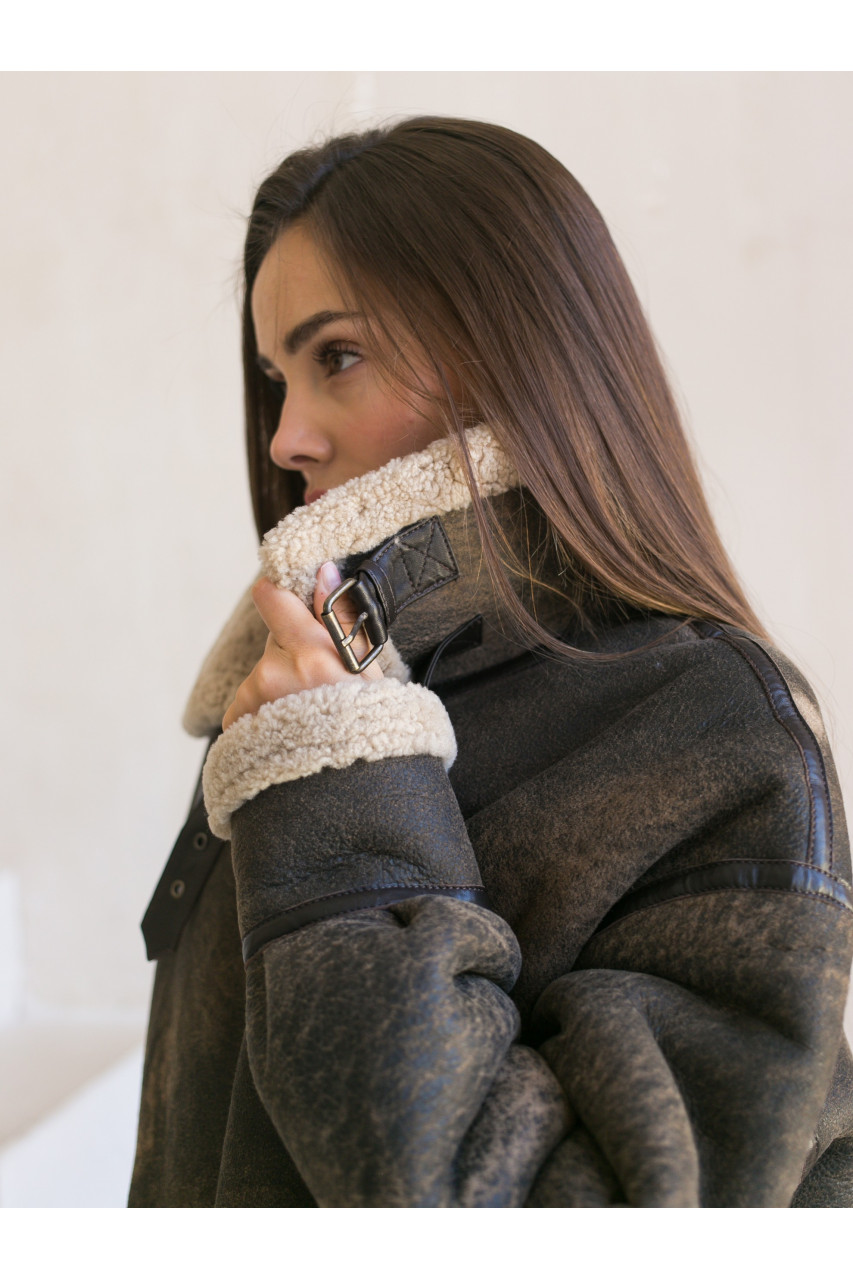 Stylish women's sheepskin coat made of natural sheepskin in VINTAGE style