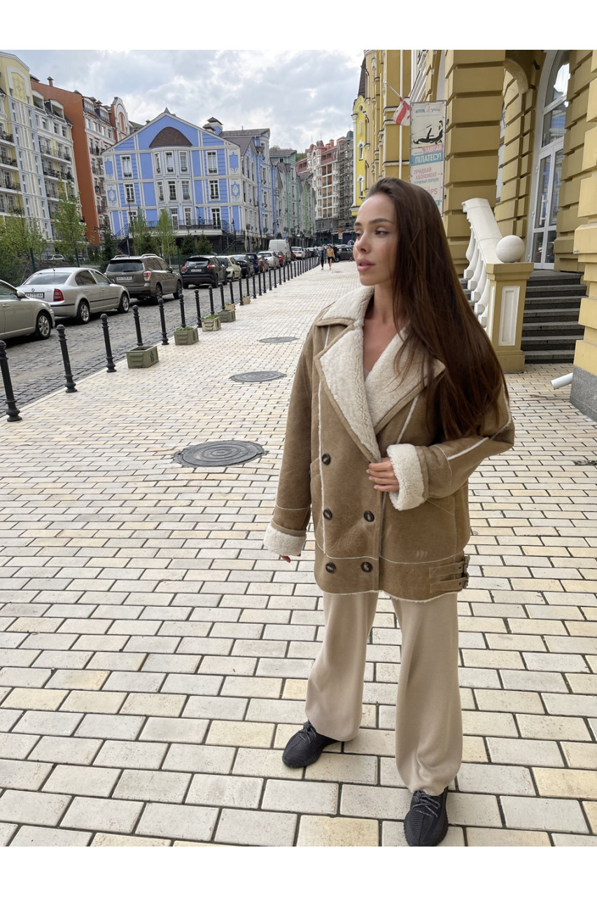 Стильна жіноча дублянка у стилі ВІНТАЖ бежевого кольору з натуральної овчини