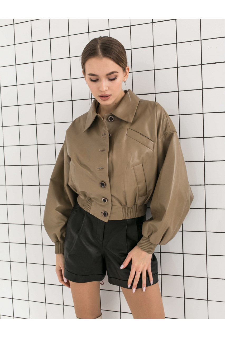 Women's beige bomber jacket made of genuine leather