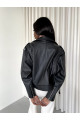 Жіноча куртка-косуха чорного кольору в стилі OVERSIZE