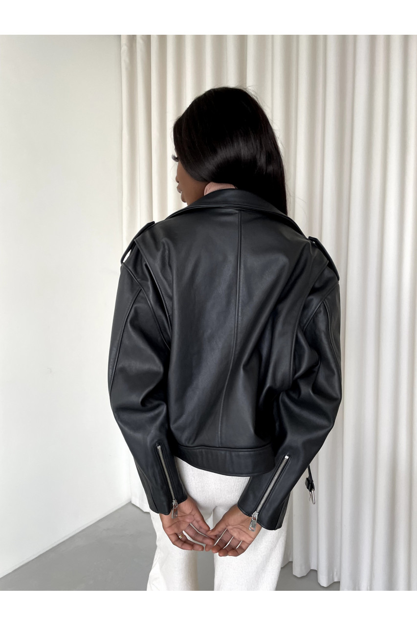 Жіноча куртка-косуха чорного кольору в стилі OVERSIZE