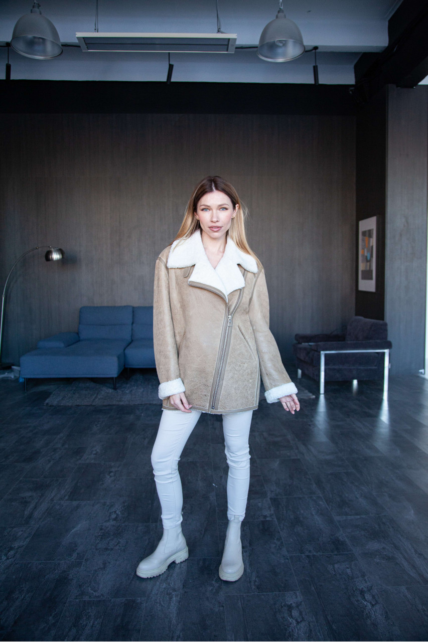 Women's beige sheepskin coat in VINTAGE style made of natural sheepskin