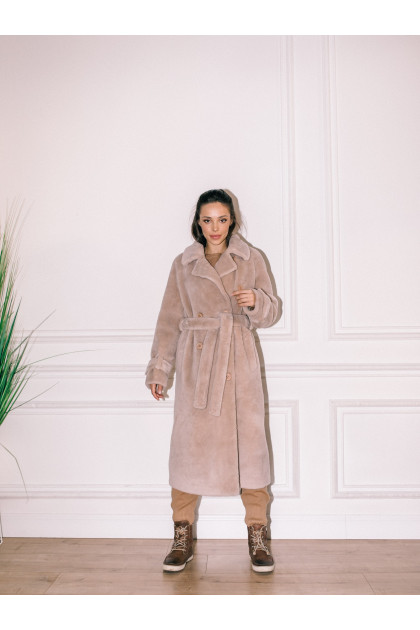 Women's sheepskin coat made of wool