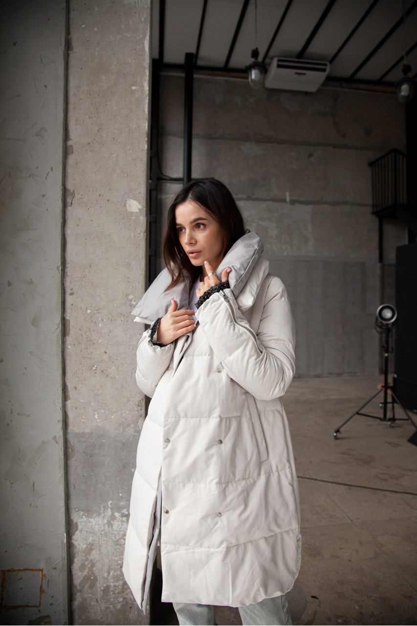 Women's down jacket with natural white filling