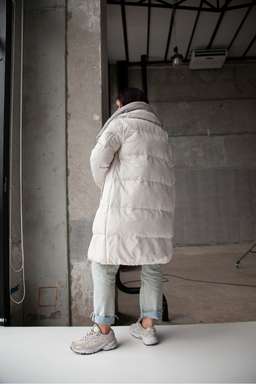 Women's down jacket with natural white filling