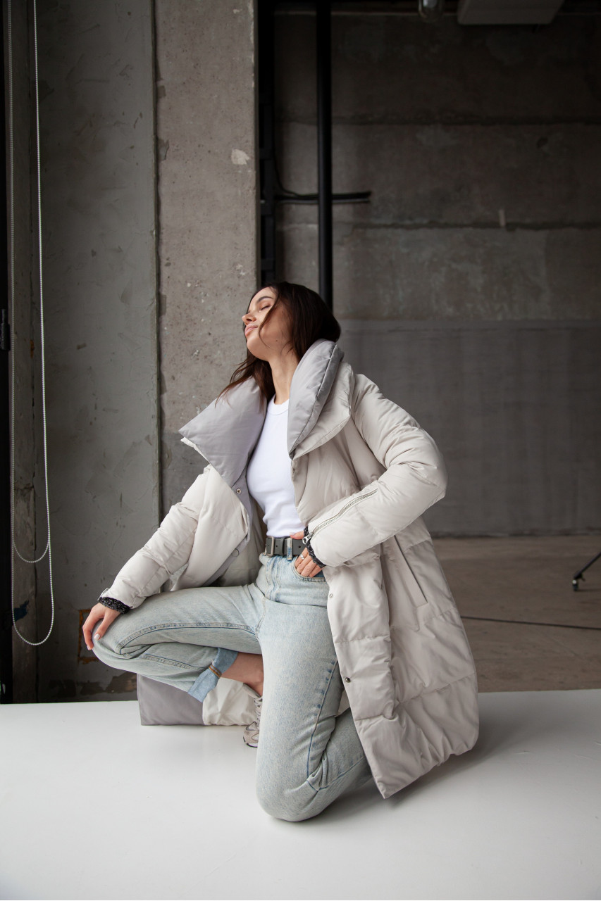 Women's down jacket with natural white filling