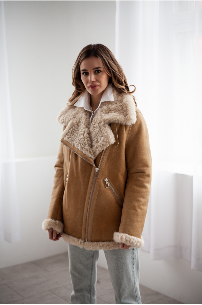 Women's sheepskin coat made of natural straw-colored sheepskin in VINTAGE style