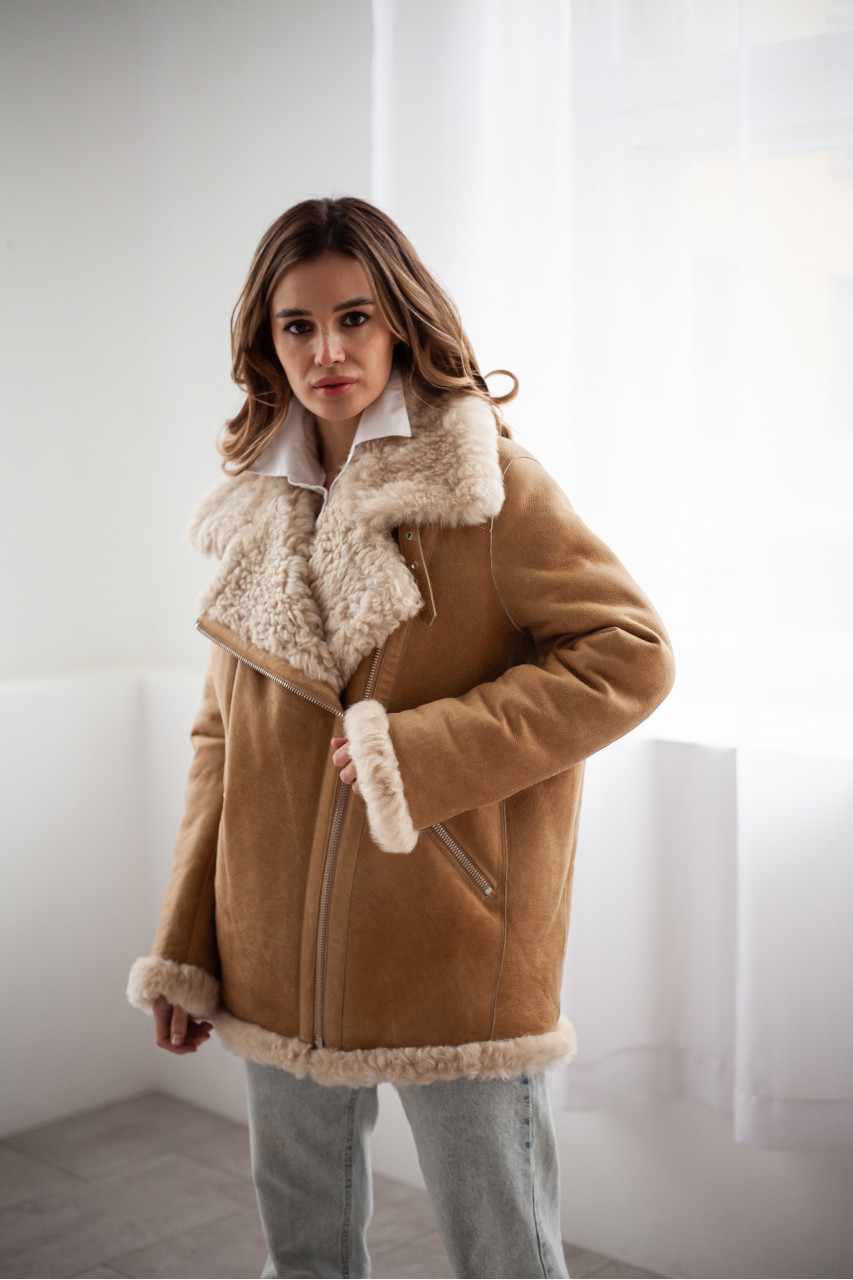 Women's sheepskin coat made of natural straw-colored sheepskin in VINTAGE style