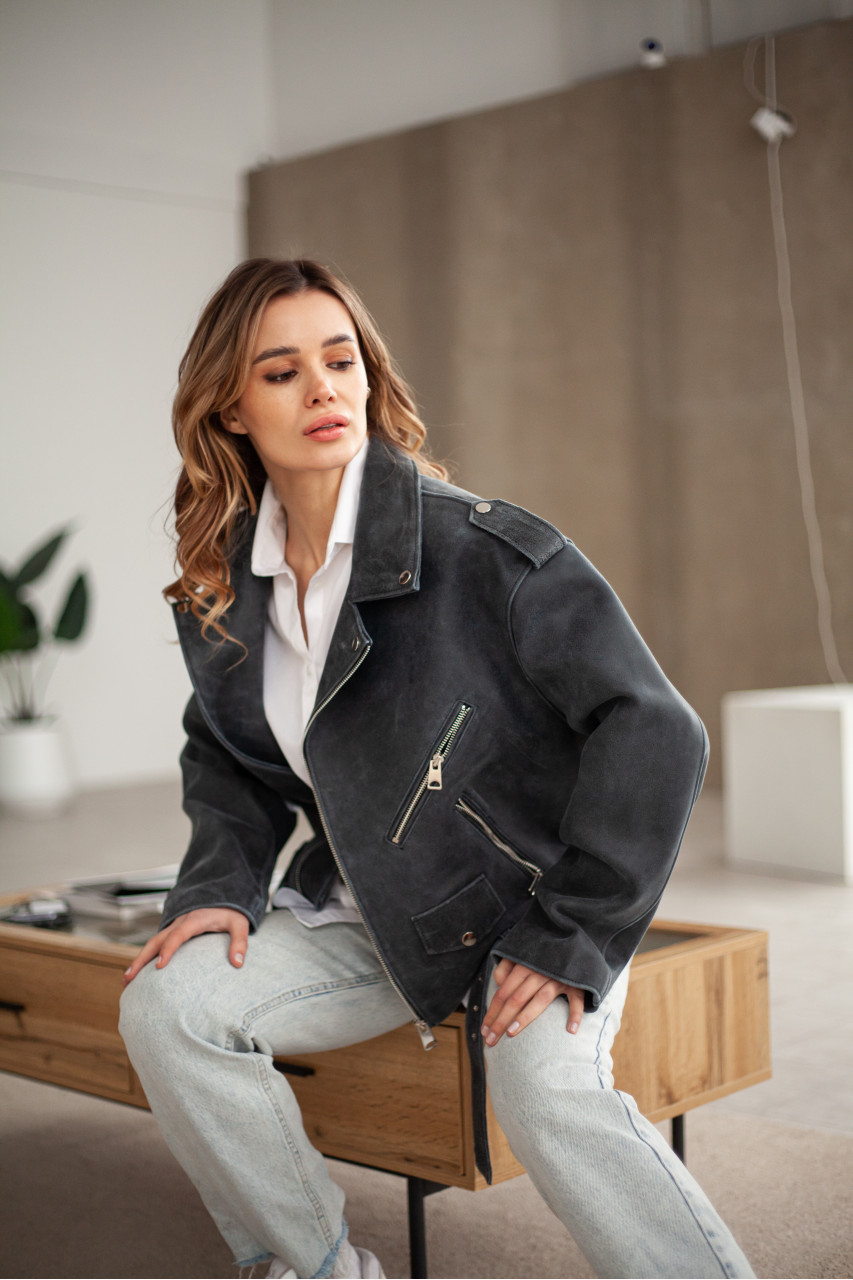 Жіноча стильна куртка сірого кольору в стилі OVERSIZE з натуральної шкіри