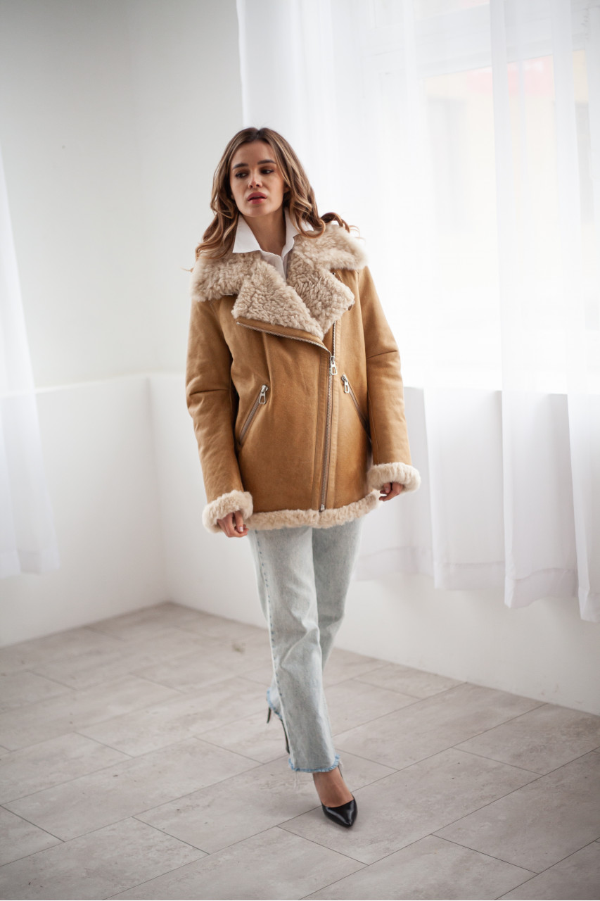 Women's sheepskin coat made of natural straw-colored sheepskin in VINTAGE style