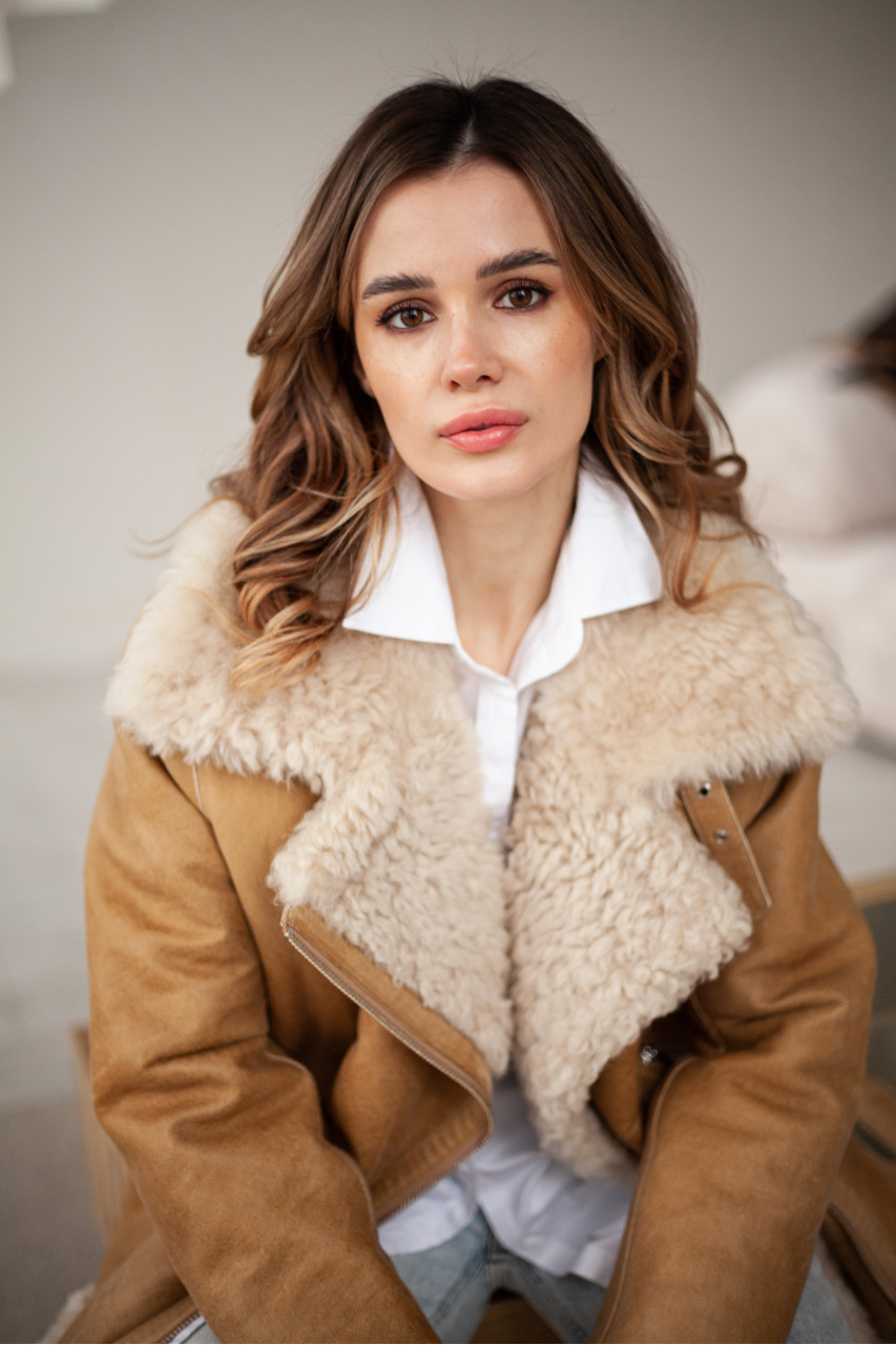Women's sheepskin coat made of natural straw-colored sheepskin in VINTAGE style