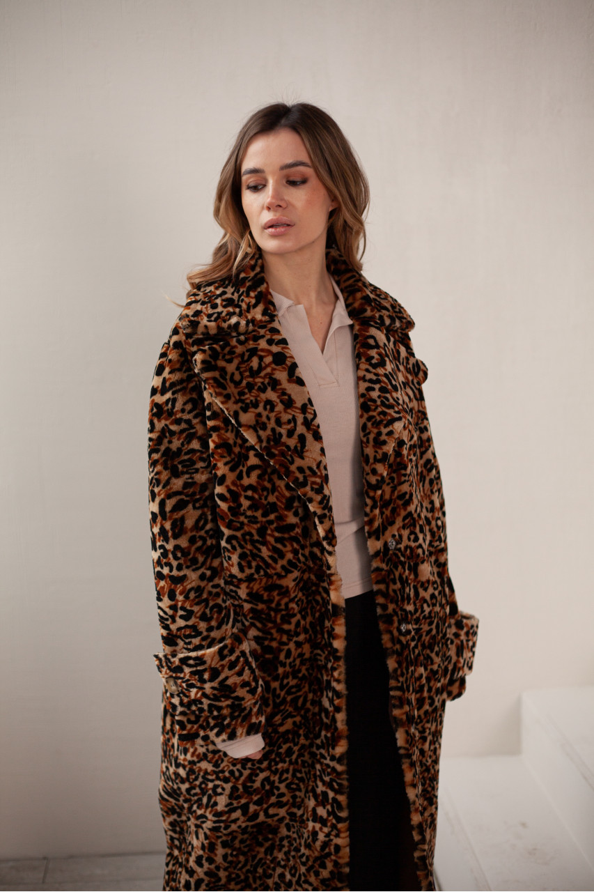 Long women's sheepskin coat made of natural sheepskin with a leopard print
