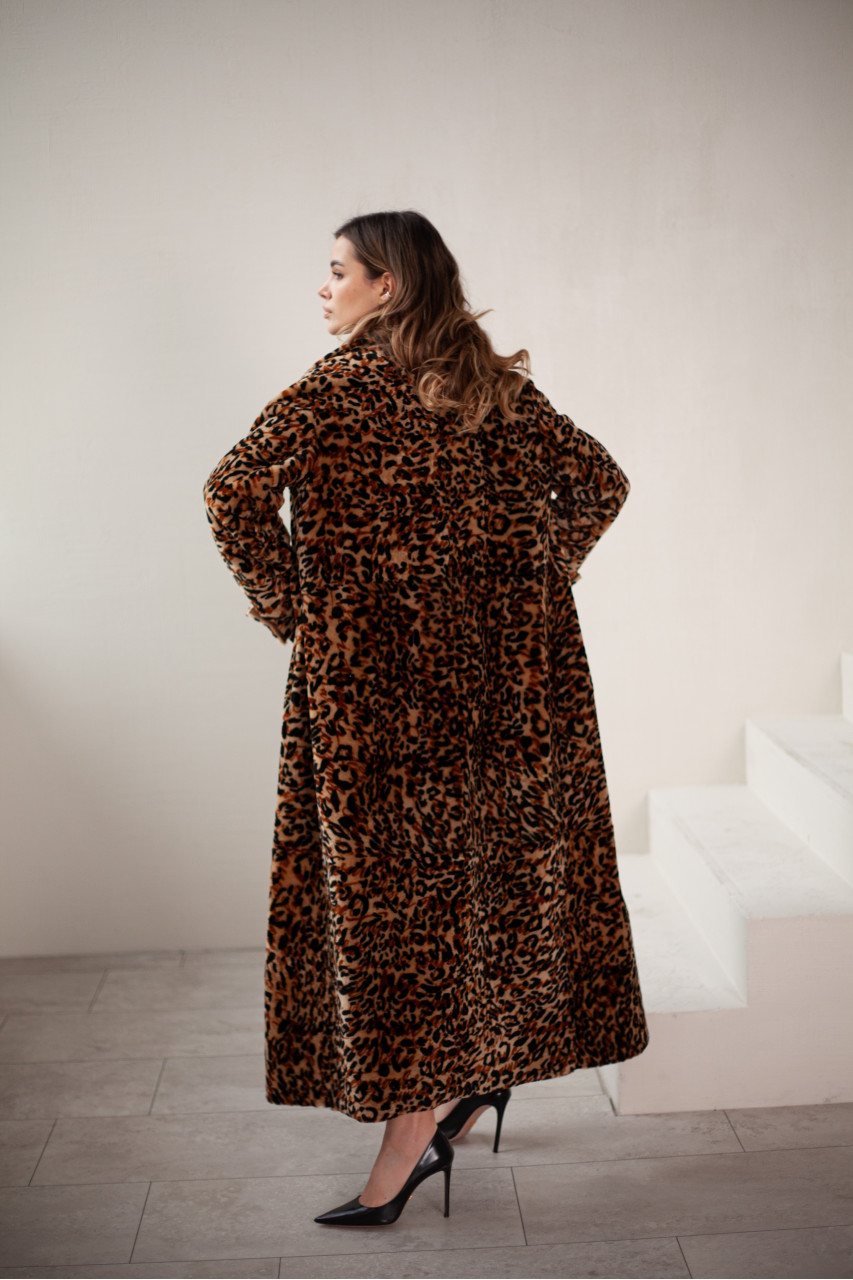 Long women's sheepskin coat made of natural sheepskin with a leopard print
