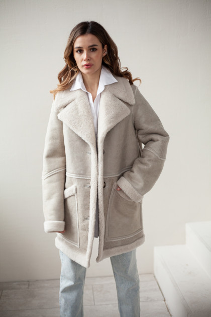 Women's sheepskin coat of pearl color