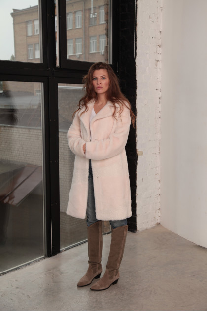 Women's sheepskin coat of cream color