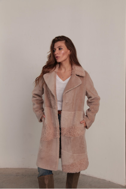 Women's sheepskin coat made of wool
