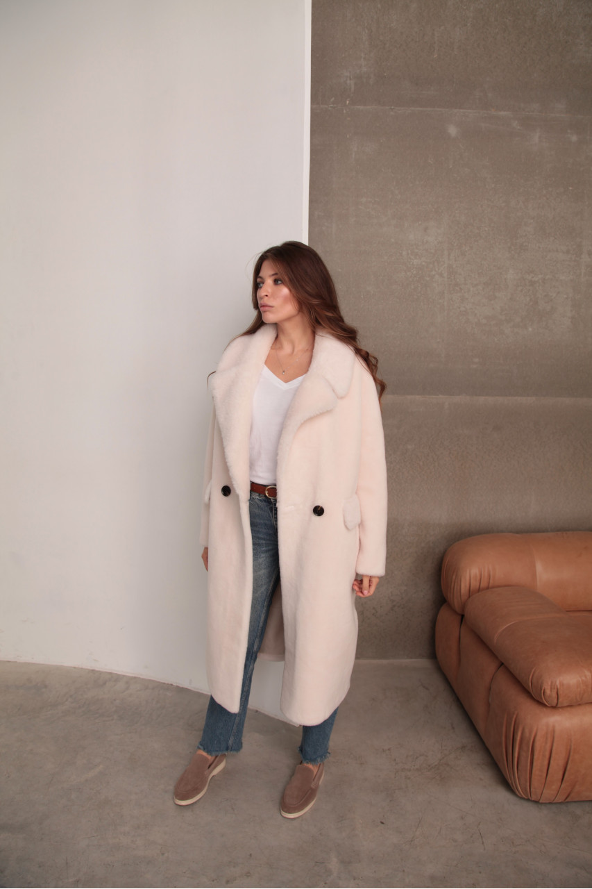 Women's sheepskin coat made of natural pink sheepskin wool