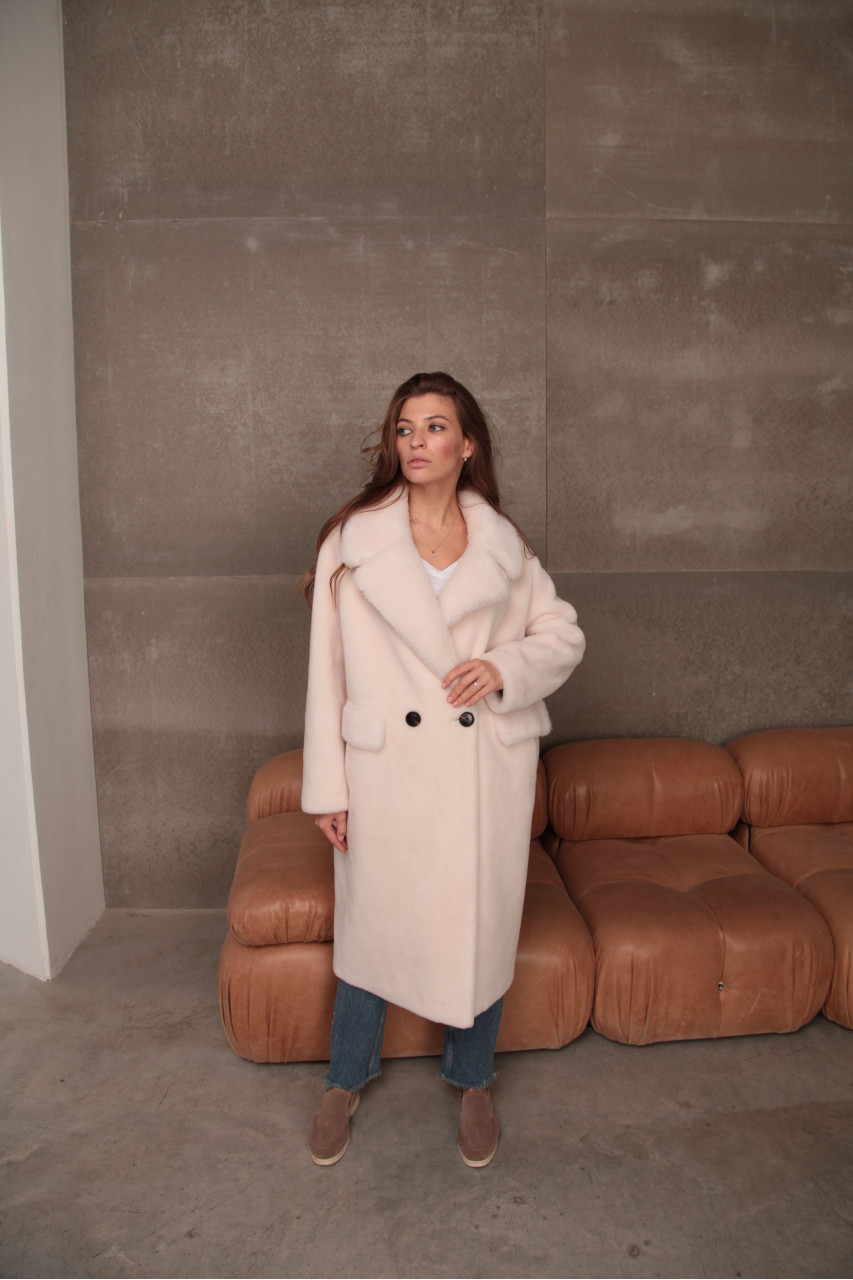 Women's sheepskin coat made of natural pink sheepskin wool